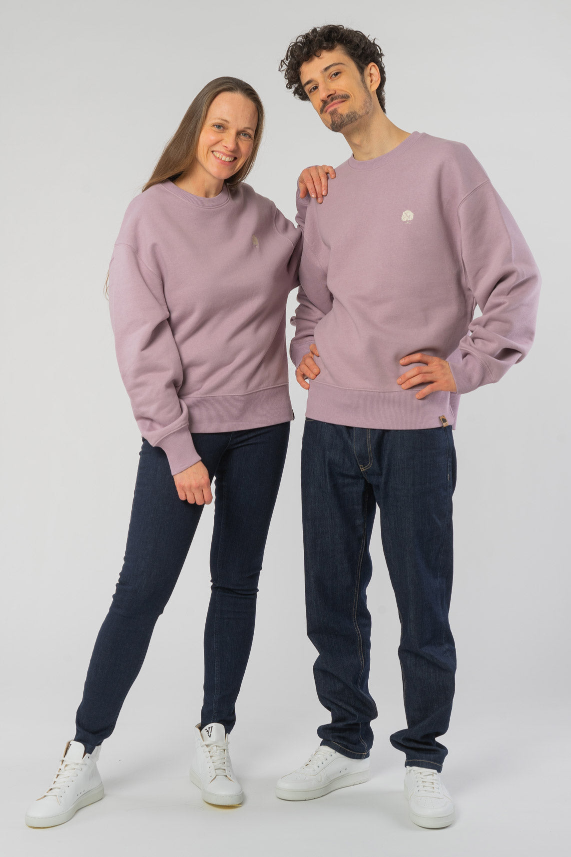 U-STSU857-Boxy-Sweatshirt-aus-Bio-Baumwolle-Fair-Produzierte-Mode-Unisex-NALU-Lilac-Petal-Vorne3