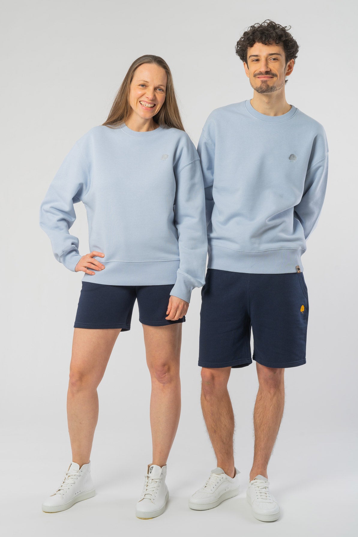U-STSU857-Boxy-Sweatshirt-aus-Bio-Baumwolle-Fair-Produzierte-Mode-Unisex-NALU-Serene-Blue-Vorne4
