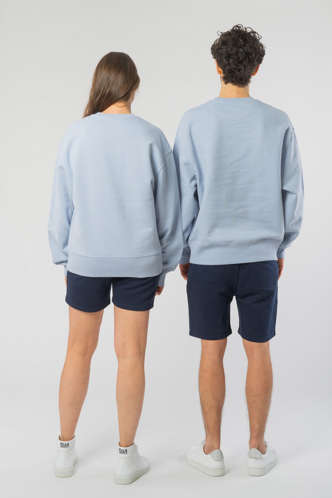 U-STSU857-Boxy-Sweatshirt-aus-Bio-Baumwolle-Fair-Produzierte-Mode-Unisex-NALU-Serene-Blue-Vorne5