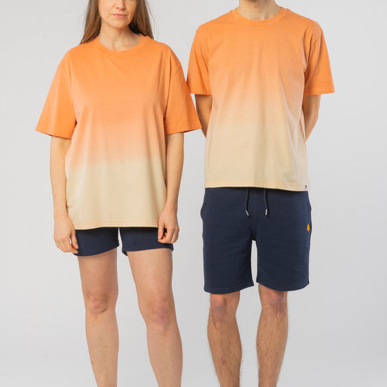 U-STTU757-Dip-Dye-Boxy-T-Shirt-aus-Bio-Baumwolle-Faire-Trade-Kleidung-Unisex-GHAZAL-Dip-Dye-MushroomBarley-Vorne1