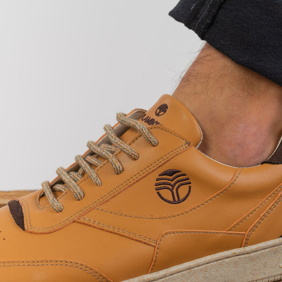 U-UX-68-Schuhe-aus-Recyceltes-Polyester-Faire-Trade-Unisex-ARENA-Caramel-Detail