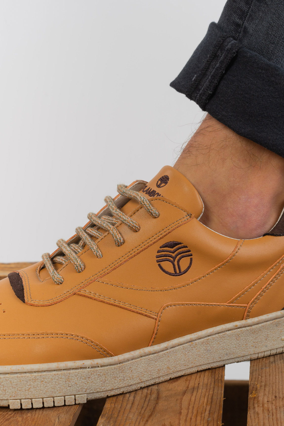 U-UX-68-Schuhe-aus-Recyceltes-Polyester-Faire-Trade-Unisex-ARENA-Caramel-Detail