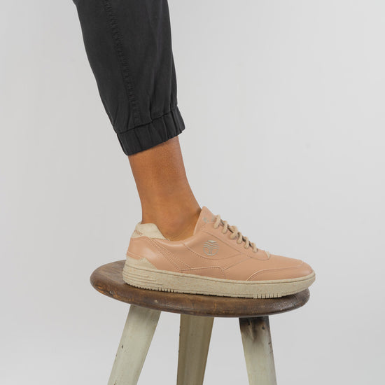U-UX-68-Schuhe-aus-Recyceltes-Polyester-Fairtrade-Mode-Unisex-ARENA-Almond-Rose-Vorne
