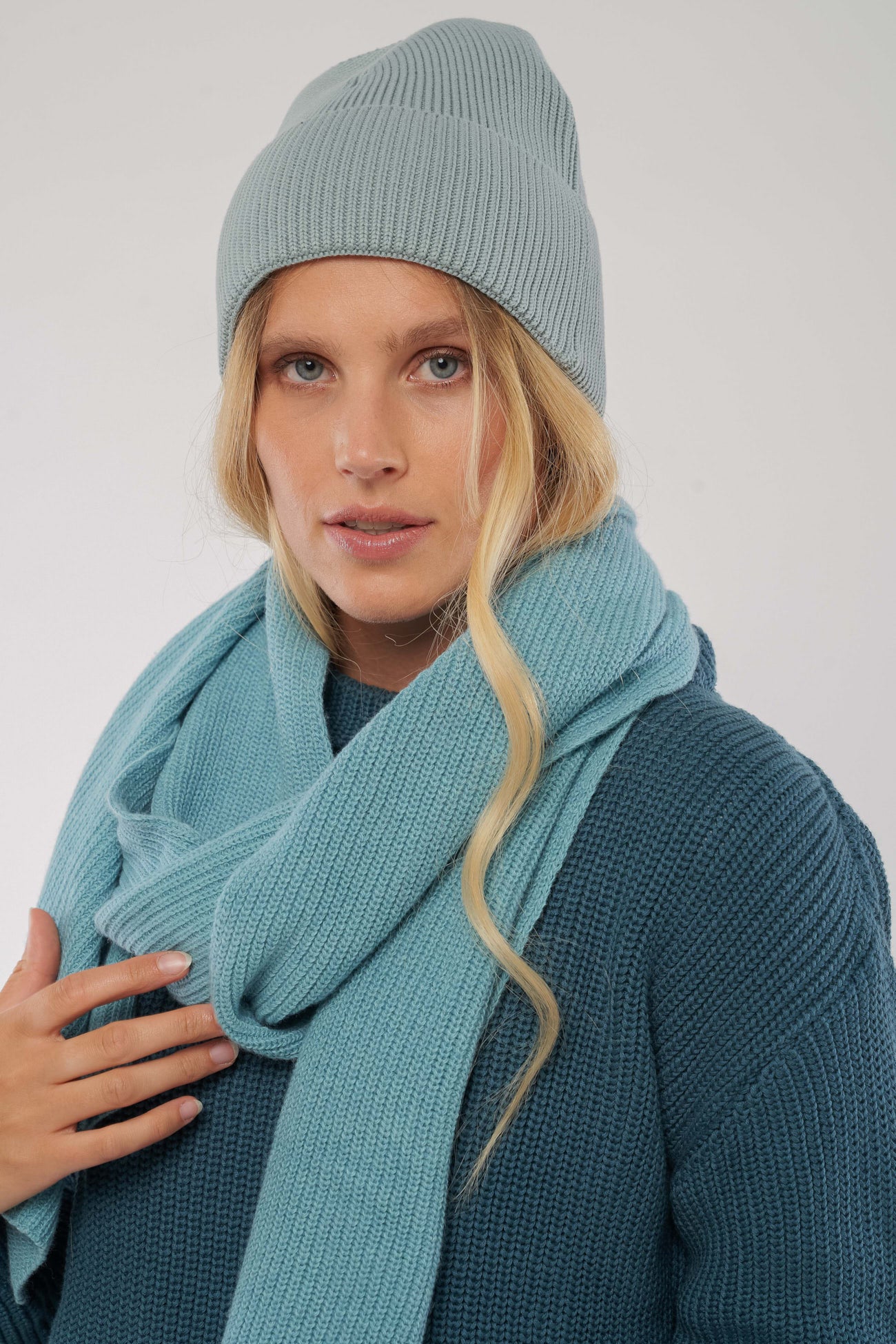 U-mw-590-301-KALI-Strickmuetze-aus-Bio-Baumwolle-Online-Mode-Kaufen-Frauen-LICAP-Sage-Vorne