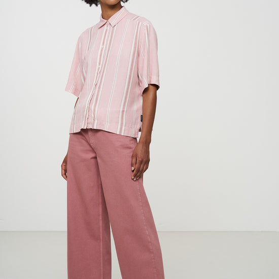 W-104007-PILEA-Gestreiftes-Shirt-aus-ECOVERO-Fair-Trade-Mode-Online-Frauen-RENKAR-Rose-701_1