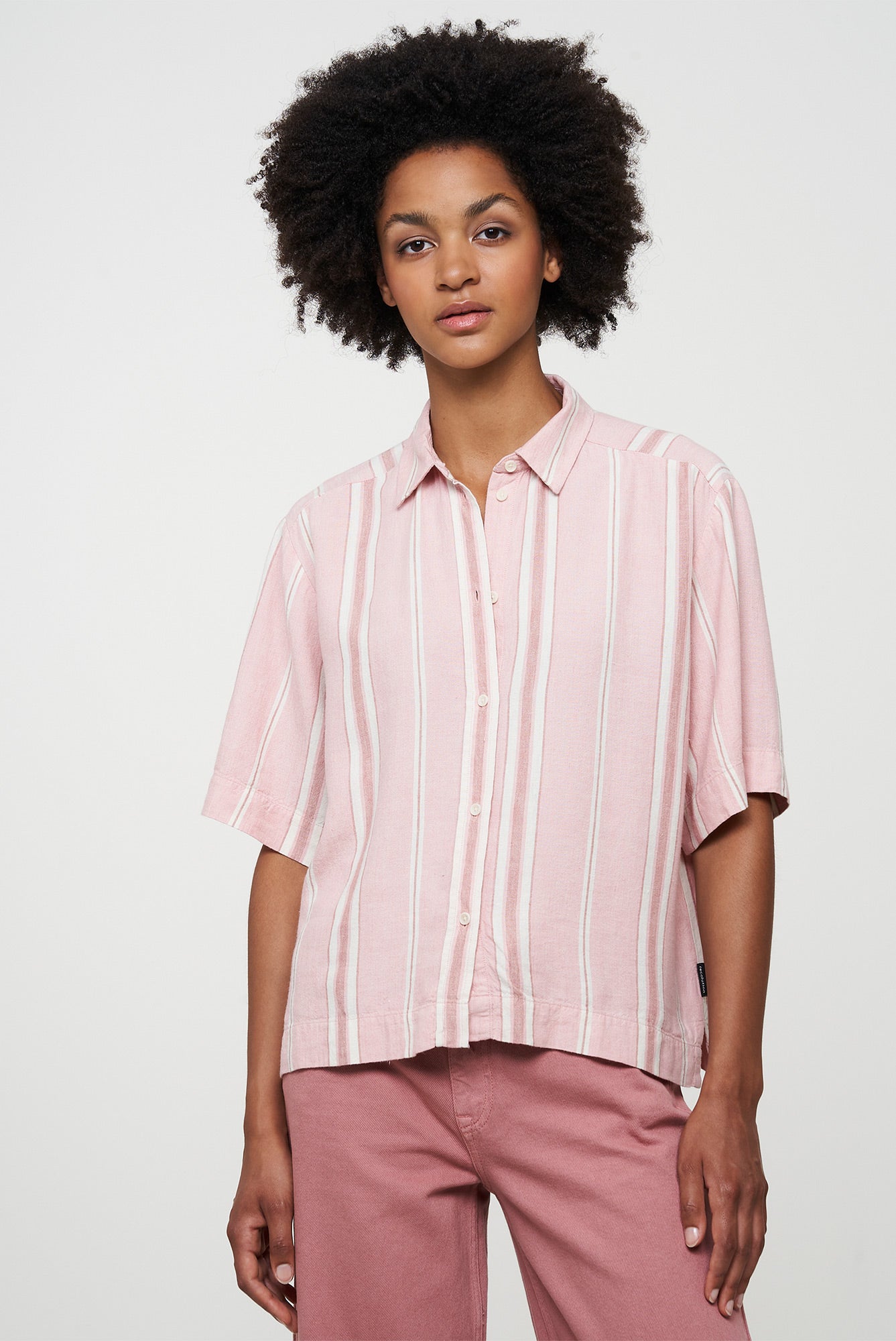 W-104007-PILEA-Gestreiftes-Shirt-aus-ECOVERO-Fair-Trade-Mode-Online-Frauen-RENKAR-Rose-701_2