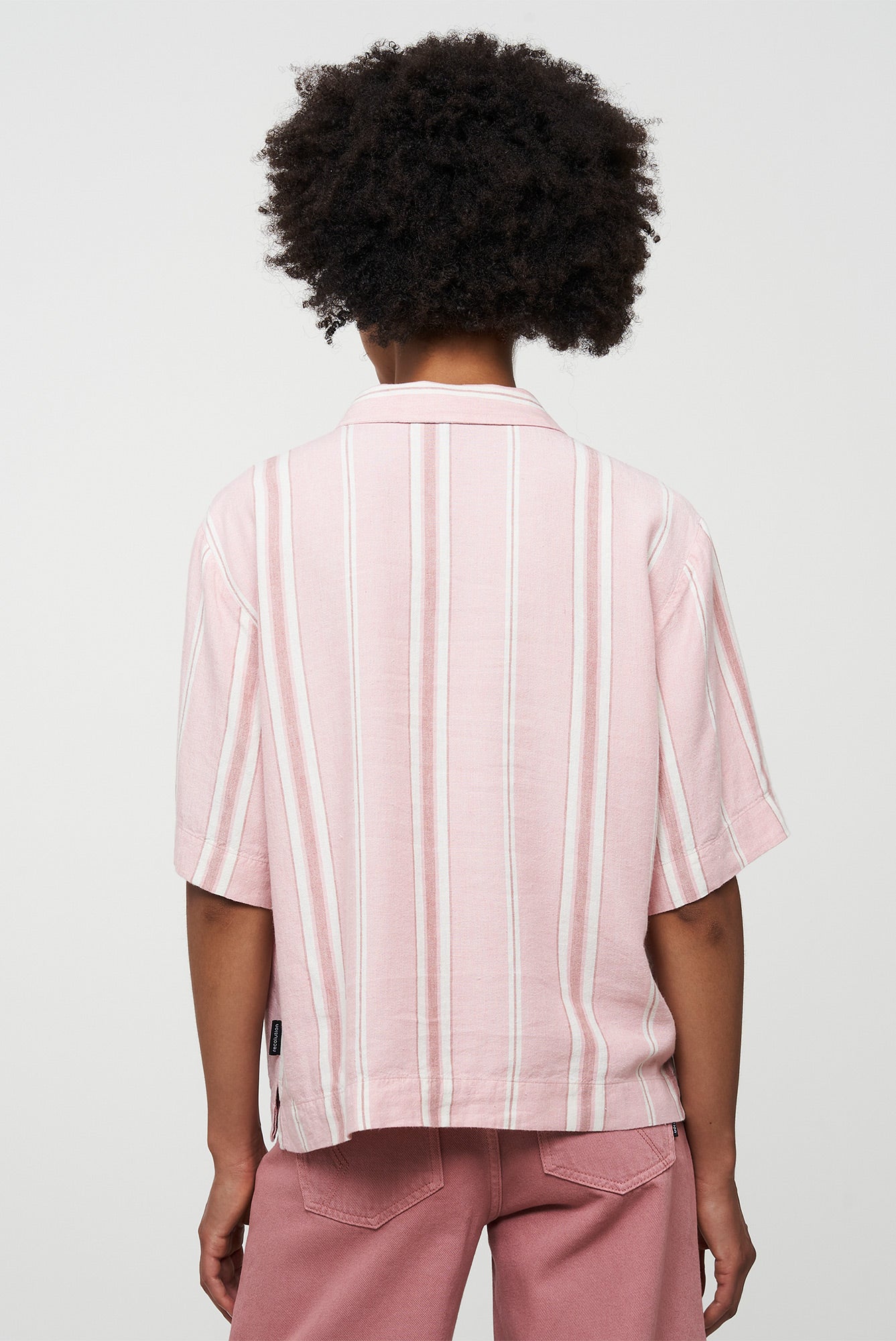W-104007-PILEA-Gestreiftes-Shirt-aus-ECOVERO-Fair-Trade-Mode-Online-Frauen-RENKAR-Rose-701_3