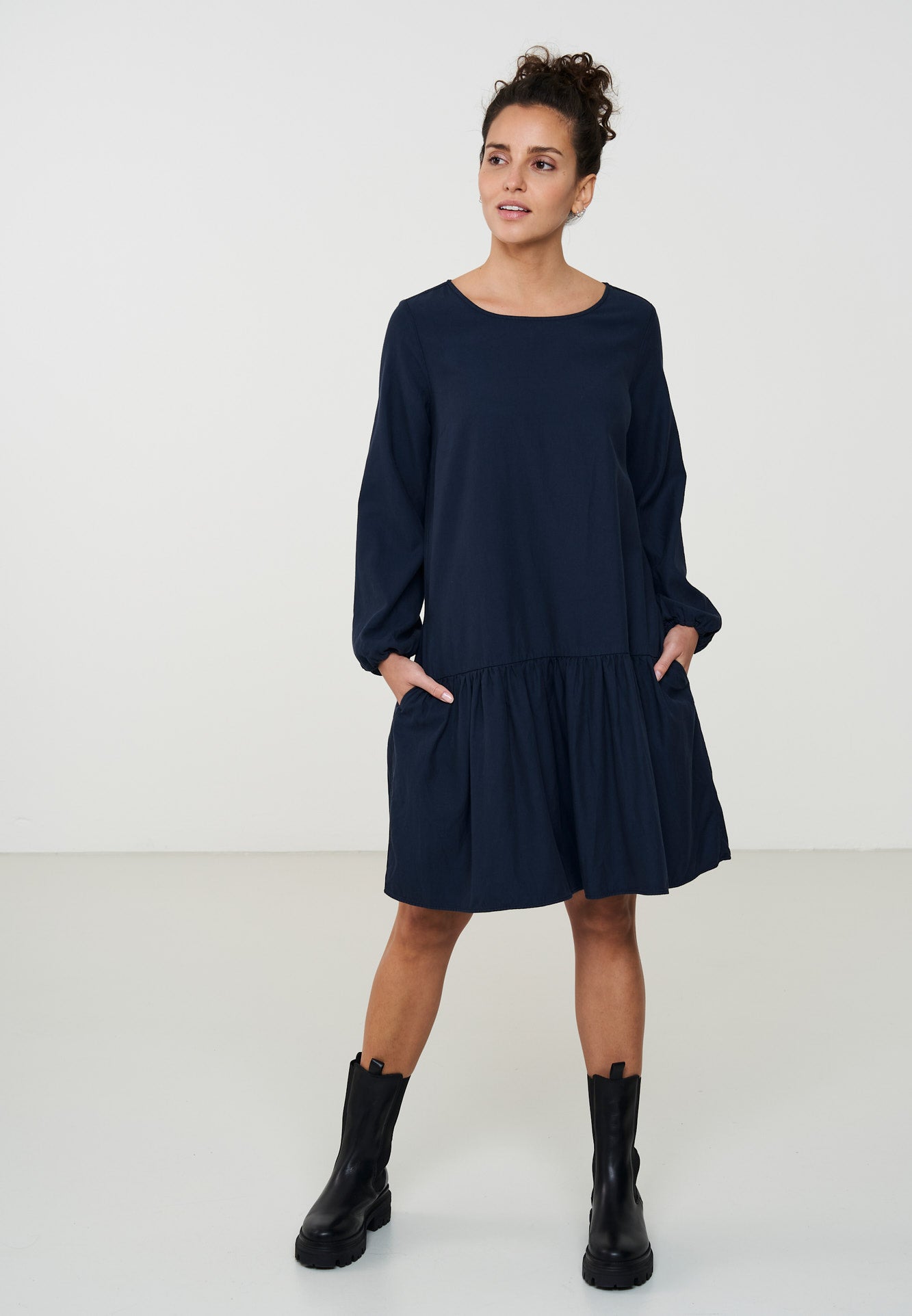 W-105013-NEPETA-Webkleid-aus-Tencel-Mode-Onlineshop-VALPARES-Dark-Navy-Vorne1