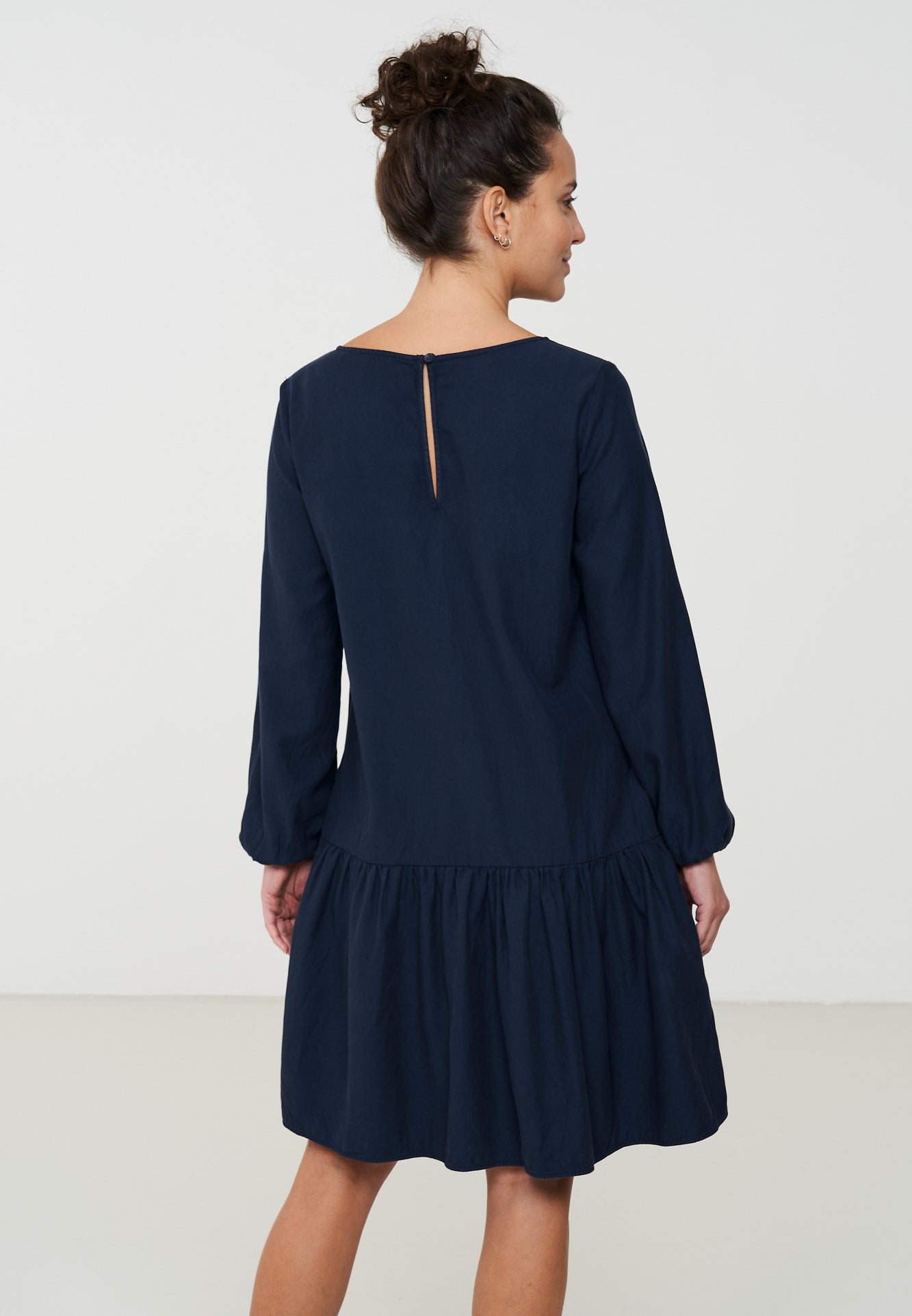 W-105013-NEPETA-Webkleid-aus-Tencel-Mode-Onlineshop-VALPARES-Dark-Navy-Vorne3