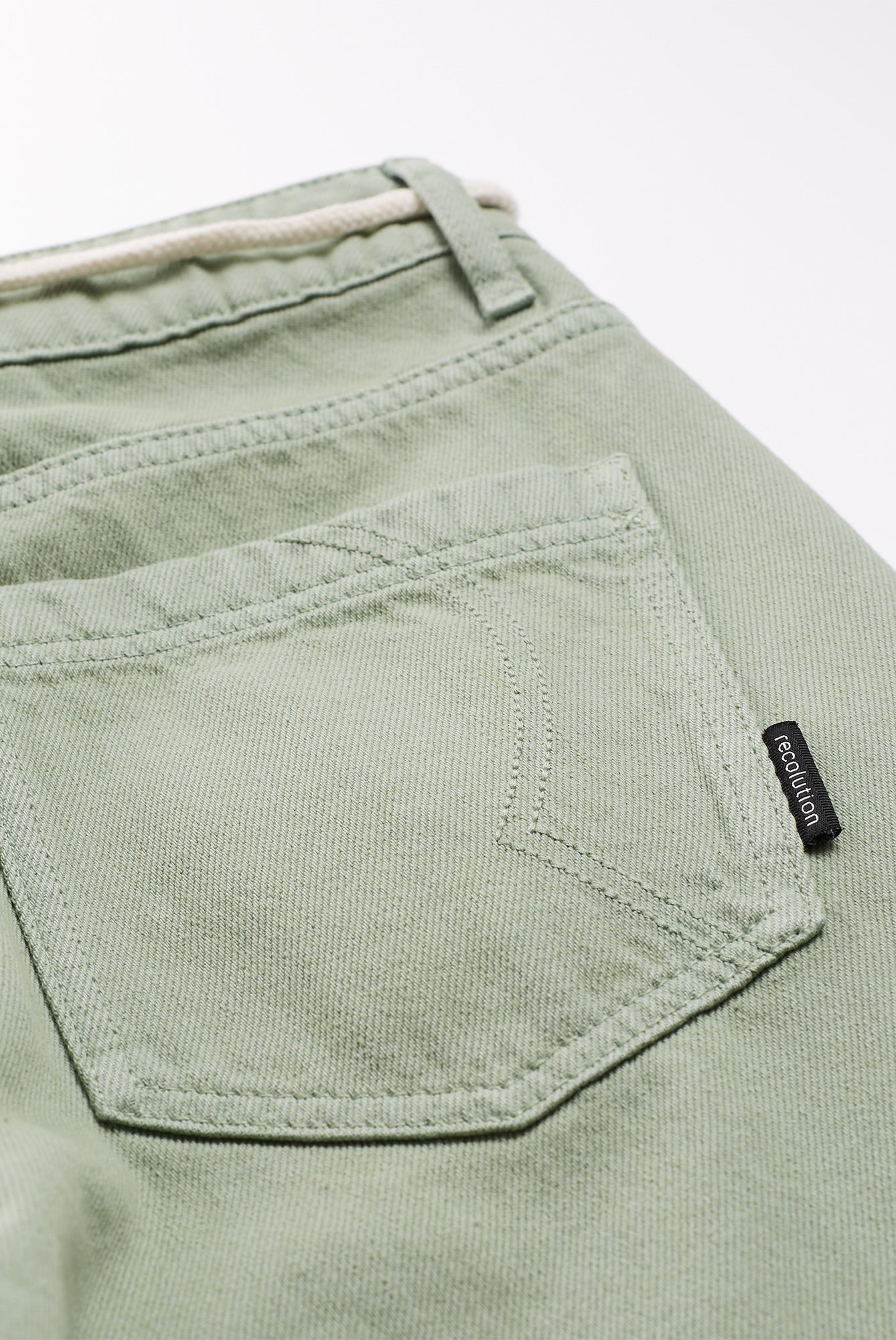 W-106008-ERICA-Hose-aus-Bio-Baumwolle-Kleidung-Fair-Trade-Bio-Frauen-JOINA-Leaf-Green-Vornedetail_02