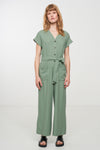 W-106009-DIANELLA-Jumpsuit-aus-ECOVERO-Oekomode-HOMAKE-Leaf-Green-Vorne2