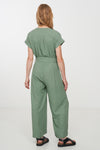 W-106009-DIANELLA-Jumpsuit-aus-ECOVERO-Oekomode-HOMAKE-Leaf-Green-Vorne3