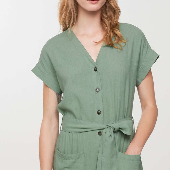 W-106009-DIANELLA-Jumpsuit-aus-ECOVERO-Oekomode-HOMAKE-Leaf-Green-Vorne4