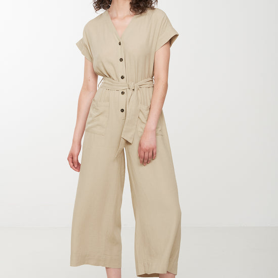 W-106009-DIANELLA-Jumpsuit-aus-ECOVERO-Oekomode-HOMAKE-Oat-Milk-Vorne1