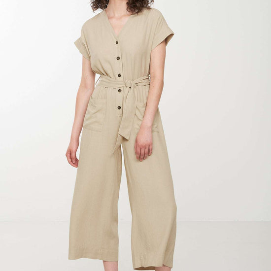 W-106009-DIANELLA-Jumpsuit-aus-ECOVERO-Oekomode-HOMAKE-Oat-Milk-Vorne1