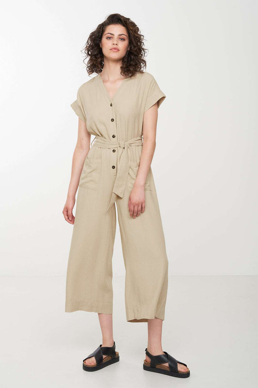 W-106009-DIANELLA-Jumpsuit-aus-ECOVERO-Oekomode-HOMAKE-Oat-Milk-Vorne1