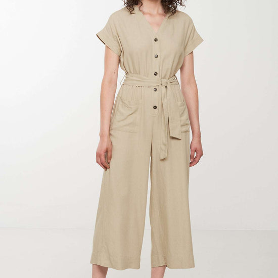 W-106009-DIANELLA-Jumpsuit-aus-ECOVERO-Oekomode-HOMAKE-Oat-Milk-Vorne2