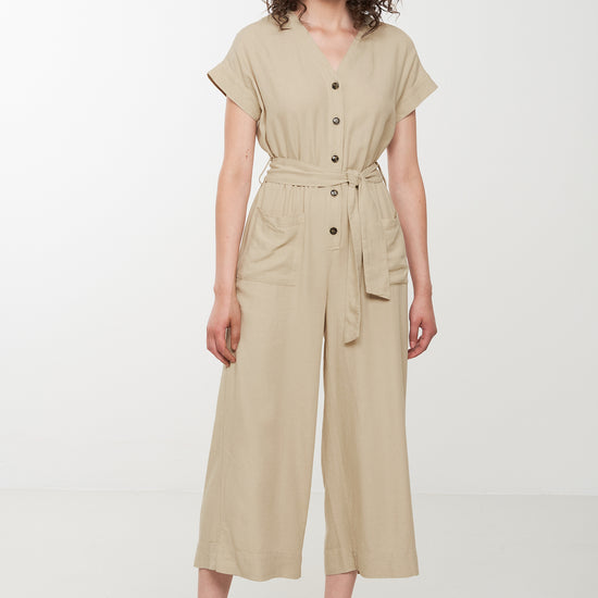 W-106009-DIANELLA-Jumpsuit-aus-ECOVERO-Oekomode-HOMAKE-Oat-Milk-Vorne2