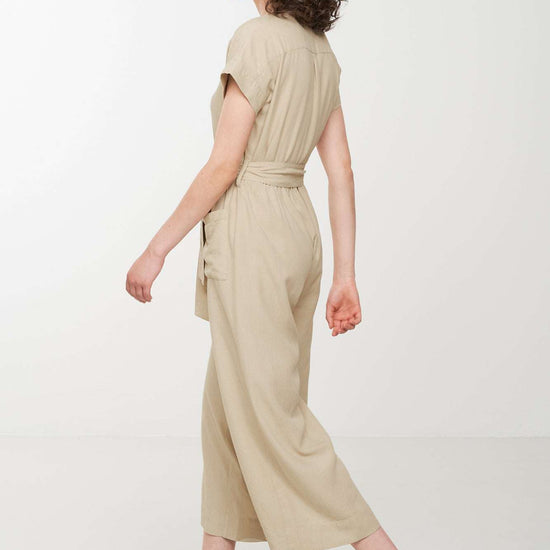 W-106009-DIANELLA-Jumpsuit-aus-ECOVERO-Oekomode-HOMAKE-Oat-Milk-Vorne3