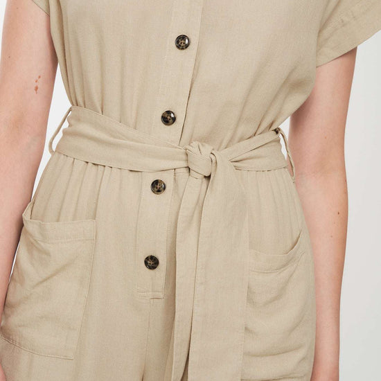 W-106009-DIANELLA-Jumpsuit-aus-ECOVERO-Oekomode-HOMAKE-Oat-Milk-Vorne4