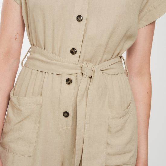 W-106009-DIANELLA-Jumpsuit-aus-ECOVERO-Oekomode-HOMAKE-Oat-Milk-Vorne4