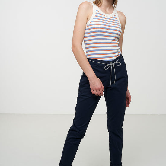 W-106015-AZARA-Hose-aus-Bio-Baumwolle-Bio-Sweatshirts-Frauen-PANSIR-Dark-Navy-200_1