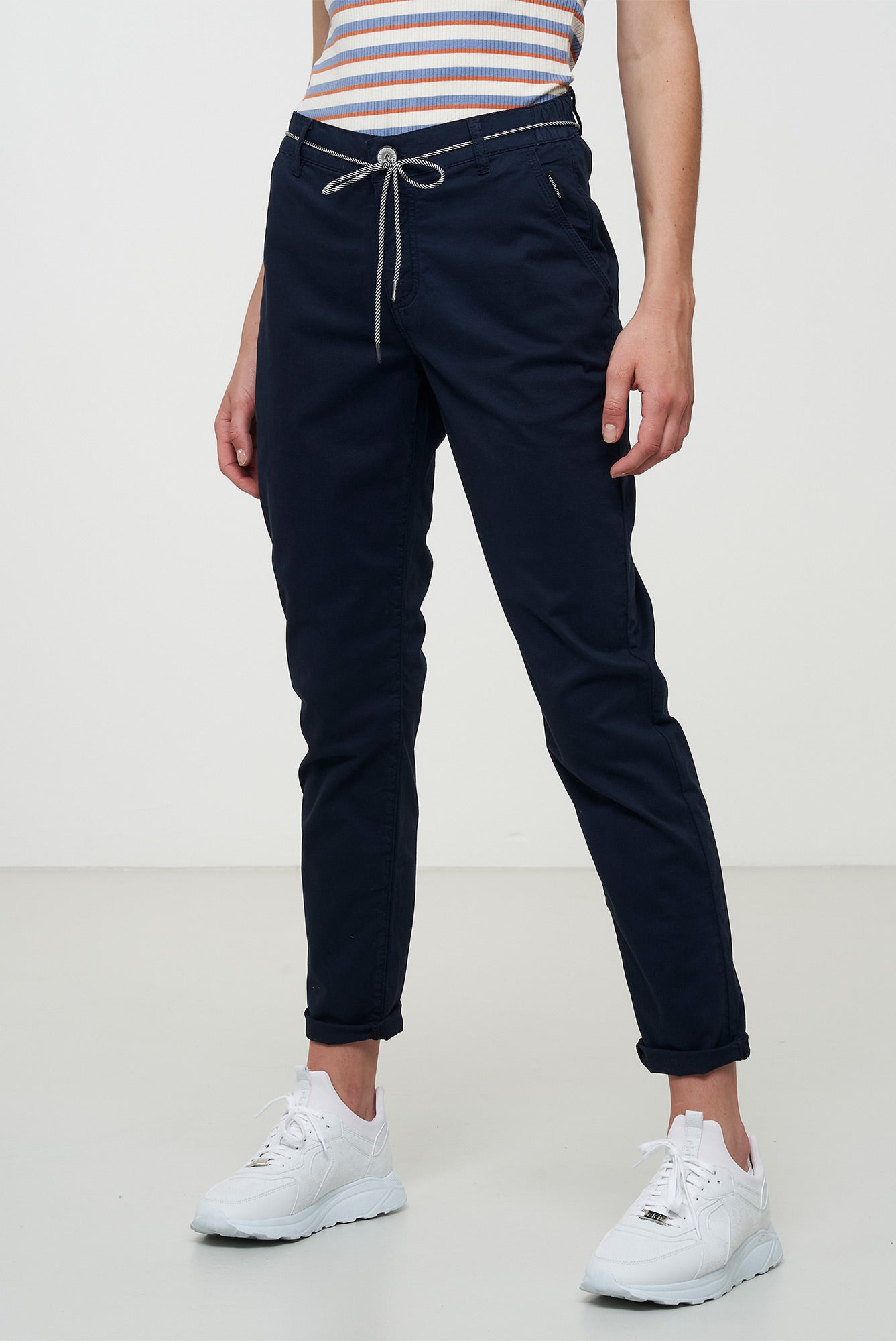 W-106015-AZARA-Hose-aus-Bio-Baumwolle-Bio-Sweatshirts-Frauen-PANSIR-Dark-Navy-200_2