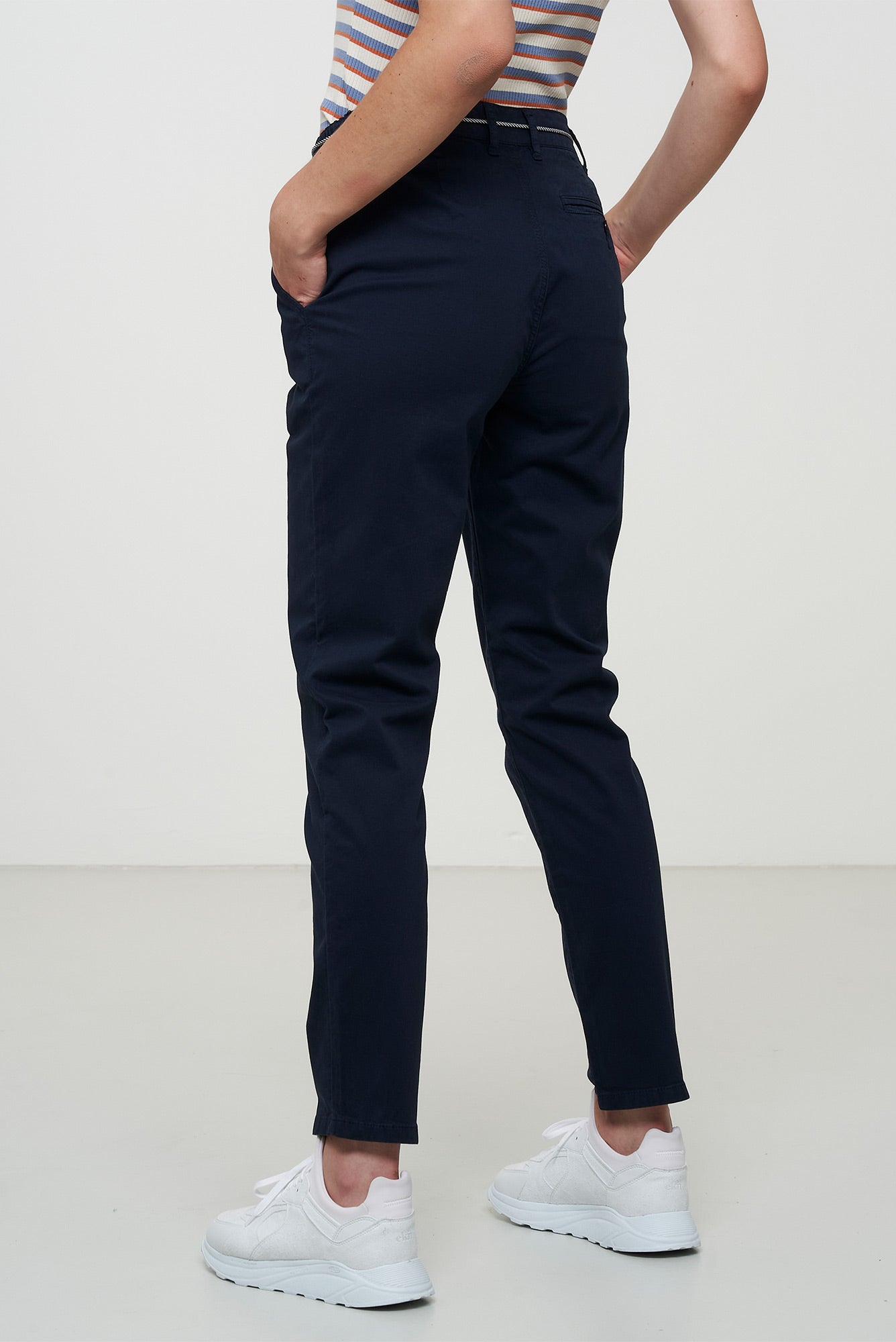W-106015-AZARA-Hose-aus-Bio-Baumwolle-Bio-Sweatshirts-Frauen-PANSIR-Dark-Navy-200_3