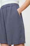 W-106027-FIR-Shorts-aus-ECOVERO-Online-Mode-Shop-BENKK-Dove-Blue-Vorne4
