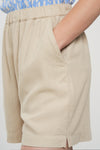 W-106027-FIR-Shorts-aus-ECOVERO-Online-Mode-Shop-BENKK-Oat-Milk-Vorne4