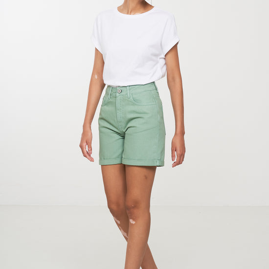 W-106028-ELODEA-Shorts-aus-Bio-Baumwolle-Mode-Onlineshop-BERKANIA-Leaf-Green-Vorne1