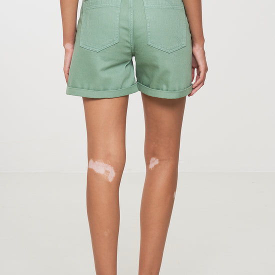 W-106028-ELODEA-Shorts-aus-Bio-Baumwolle-Mode-Onlineshop-BERKANIA-Leaf-Green-Vorne3