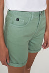 W-106028-ELODEA-Shorts-aus-Bio-Baumwolle-Mode-Onlineshop-BERKANIA-Leaf-Green-Vorne4