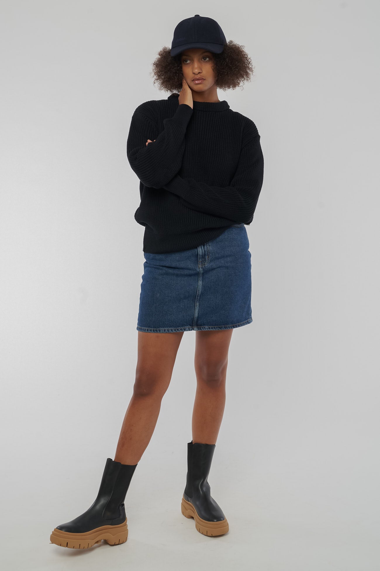 LisaC ist 177cm groß und trägt Größe S