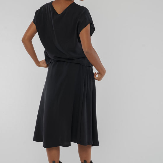 W-113092-Ruby-Tencel-Wide-Cut-Blouse-aus-TENCEL-Faire-Trade-Unisex-ZODEO-Black-Hinten