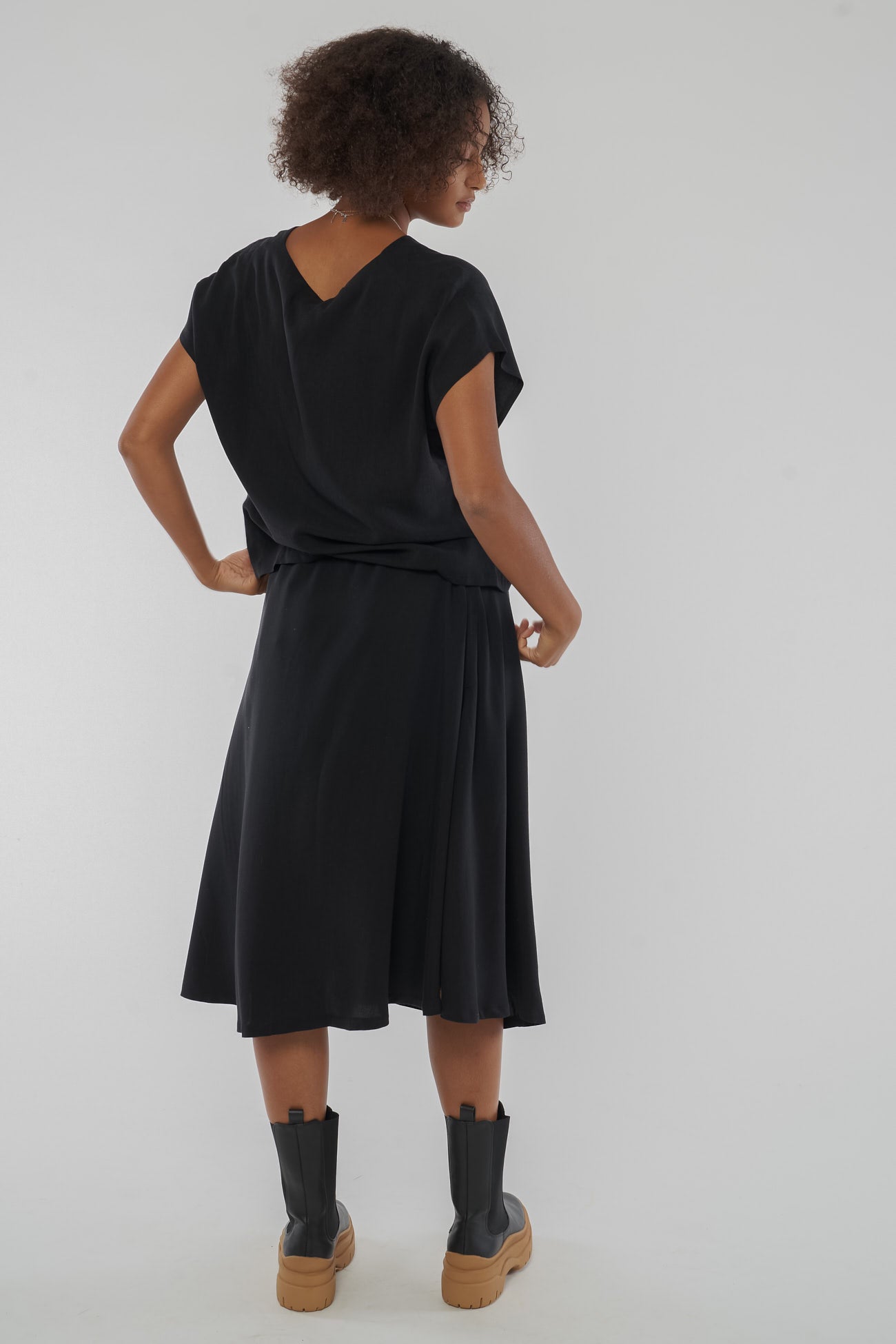 W-113092-Ruby-Tencel-Wide-Cut-Blouse-aus-TENCEL-Faire-Trade-Unisex-ZODEO-Black-Hinten