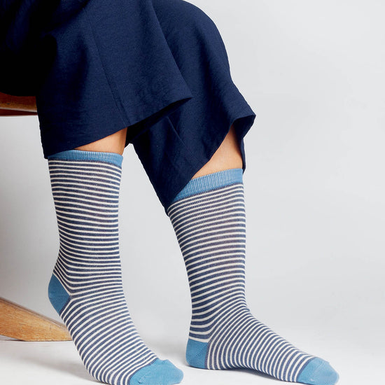 W-1308-Bio-Socken-Lang-Frauen-Dunkelblau-Natur-Denim-Detail-3