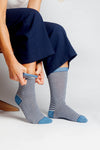 W-1308-Bio-Socken-Lang-Frauen-Dunkelblau-Natur-Denim-Detail-4