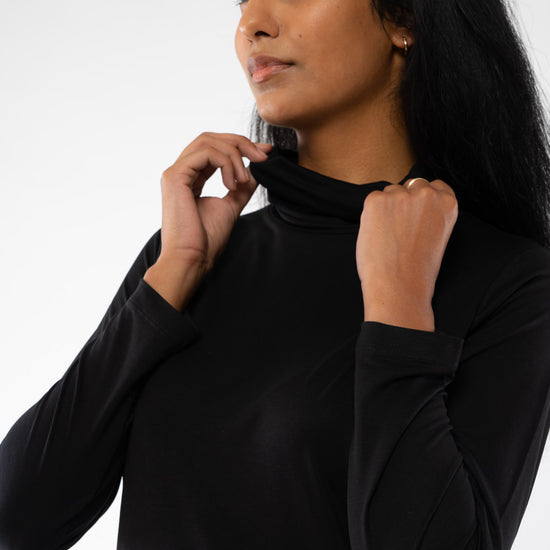 W-18821f-Rollkragenshirt-aus-Tencel-Fair-Trade-T-Shirt-ZEEGAHA-Black-Detail