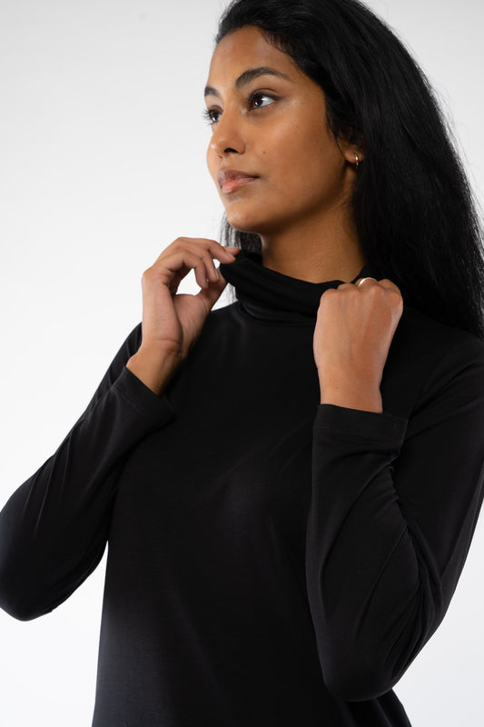 W-18821f-Rollkragenshirt-aus-Tencel-Fair-Trade-T-Shirt-ZEEGAHA-Black-Detail