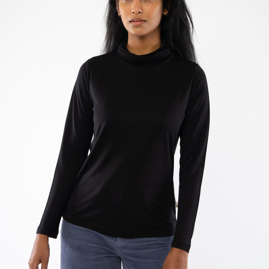 W-18821f-Rollkragenshirt-aus-Tencel-Fair-Trade-T-Shirt-ZEEGAHA-Black-Vorne
