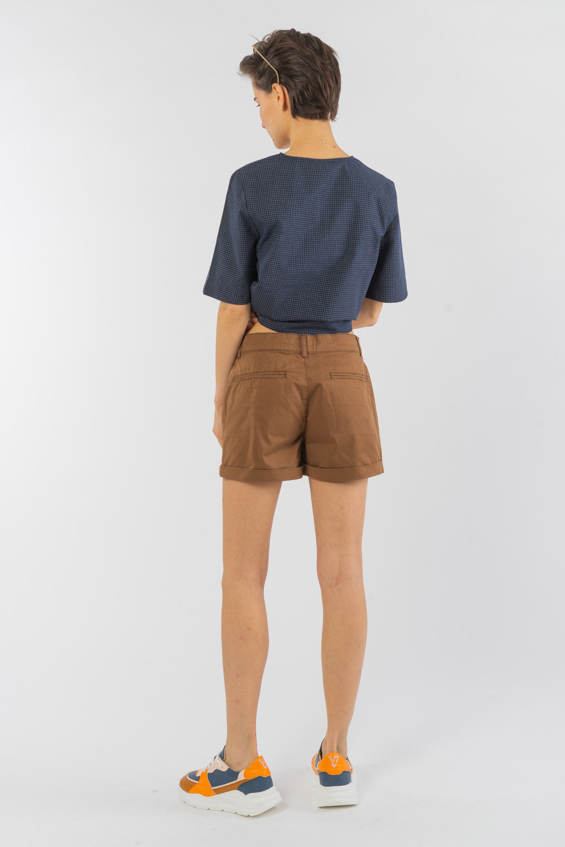W-2050f-Micro-Chino-Shorts-aus-Bio-Baumwolle-Oeko-Klamotten-Frauen-ALDONNA-Braun-Vorne1
