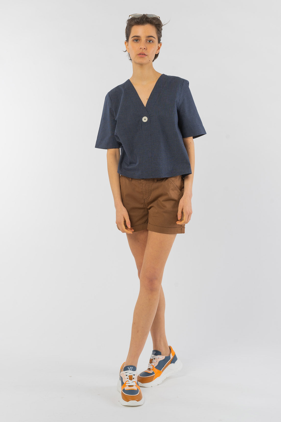 W-2050f-Micro-Chino-Shorts-aus-Bio-Baumwolle-Oeko-Klamotten-Frauen-ALDONNA-Braun-Vorne4