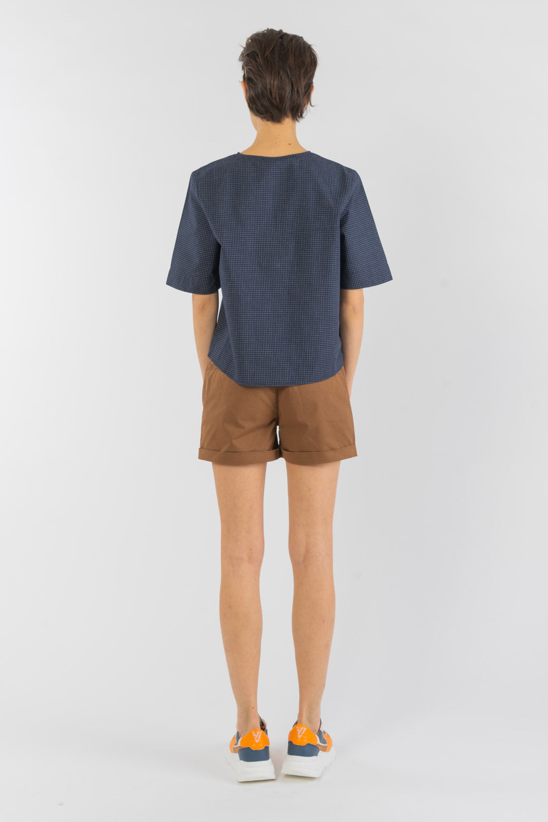 W-2050f-Micro-Chino-Shorts-aus-Bio-Baumwolle-Oeko-Klamotten-Frauen-ALDONNA-Braun-Vorne5