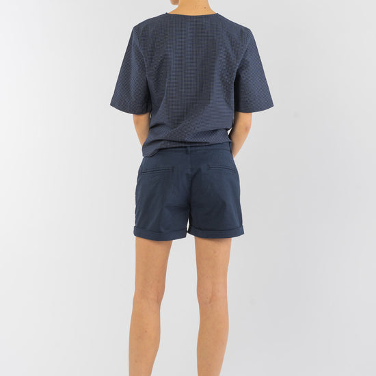 W-2051f-Micro-Chino-Shorts-aus-Bio-Baumwolle-Oeko-Klamotten-Frauen-ALDONNA-Blue-Vorne4