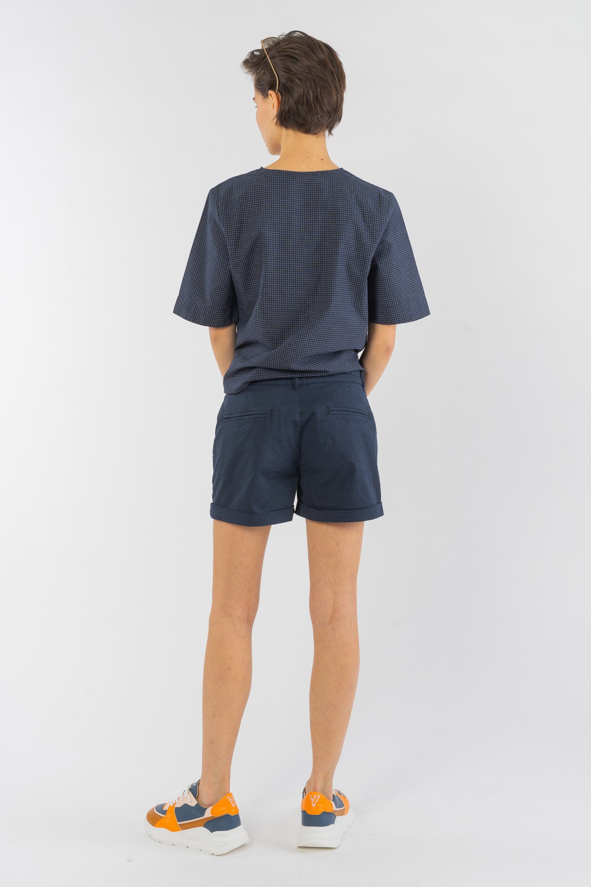 W-2051f-Micro-Chino-Shorts-aus-Bio-Baumwolle-Oeko-Klamotten-Frauen-ALDONNA-Blue-Vorne4