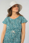 W-2070f-Ikatty-Linen-Kleid-aus-Leinen-Bio-Baumwolle-Online-Mode-Shop-Frauen-ALIDIA-Blau-Vorne3