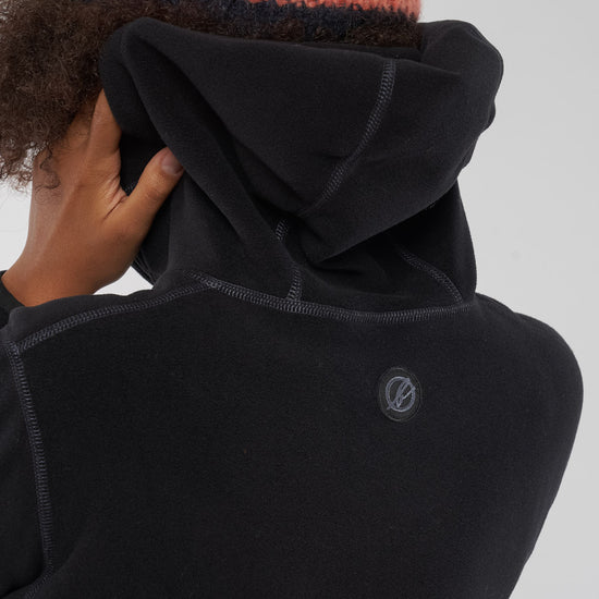 W-2164f-EU-phoric-Fleece-Jacke-Damen-Schwarz-aus-Recycled-Polyester-Natuerliche-Kleidung-Frauen-COZIENA-Black-Detail