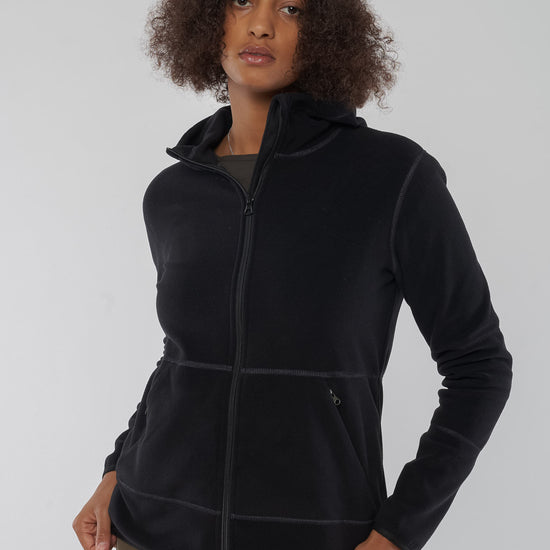 W-2164f-EU-phoric-Fleece-Jacke-Damen-Schwarz-aus-Recycled-Polyester-Natuerliche-Kleidung-Frauen-COZIENA-Black-Vorne