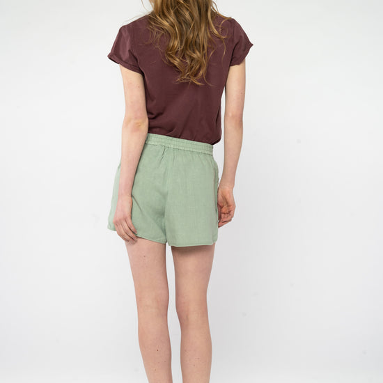 W-2250f-Leinen-Shorts-aus-Leinen-Mode-Fair-Produziert-Frauen-FAMOJI-Green-Hinten